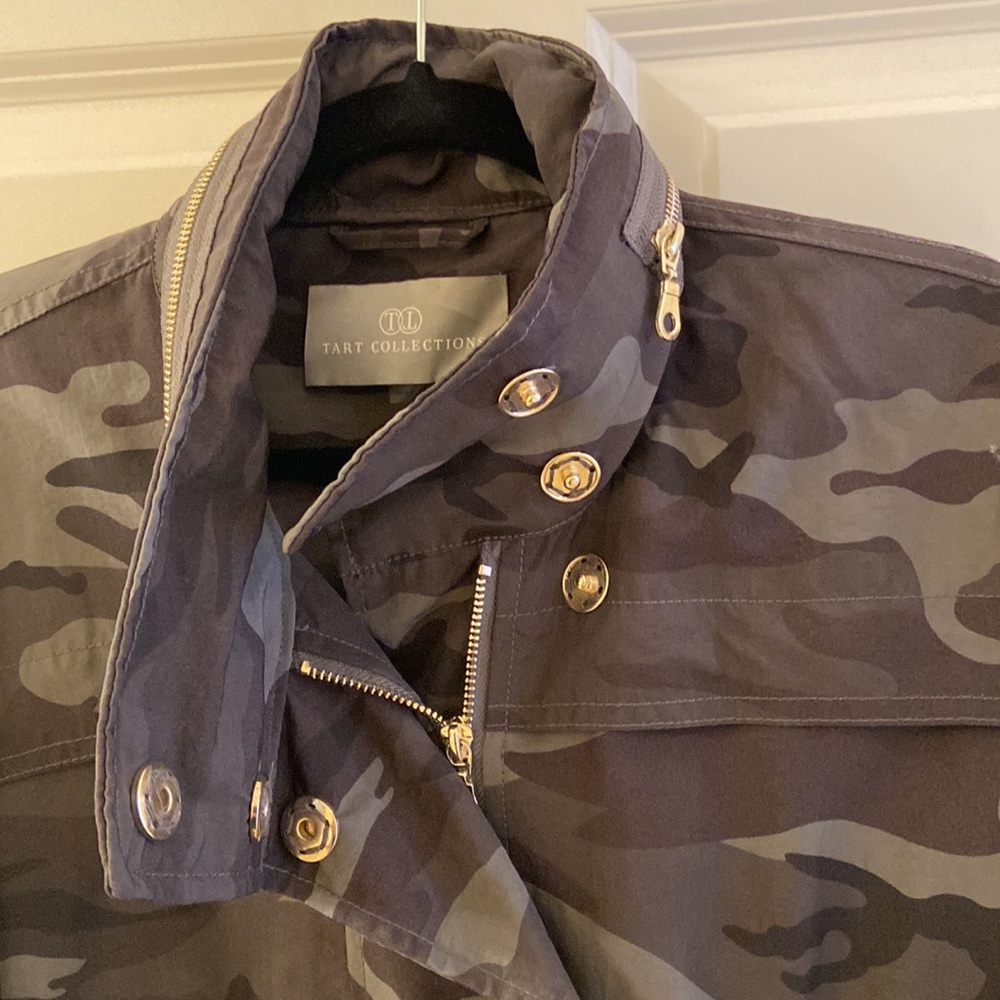 Tart Collections Cory Camouflage Rain jacket. Size XS. Like new. - Picture 5 of 12